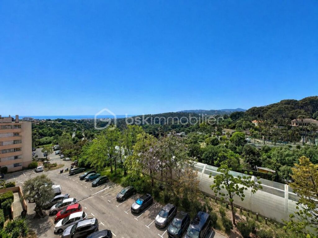 ANTIBES – T3 VUE MER – CAVE ET PARKING – 4 pièces – 2 chambres – 68 m²