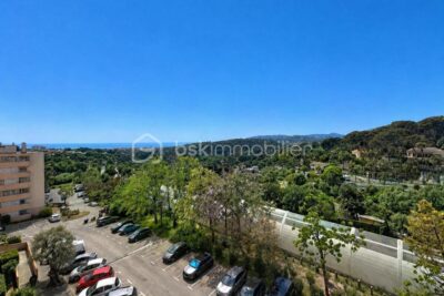 ANTIBES – T3 VUE MER – CAVE ET PARKING – 4 pièces – 2 chambres – 68 m²