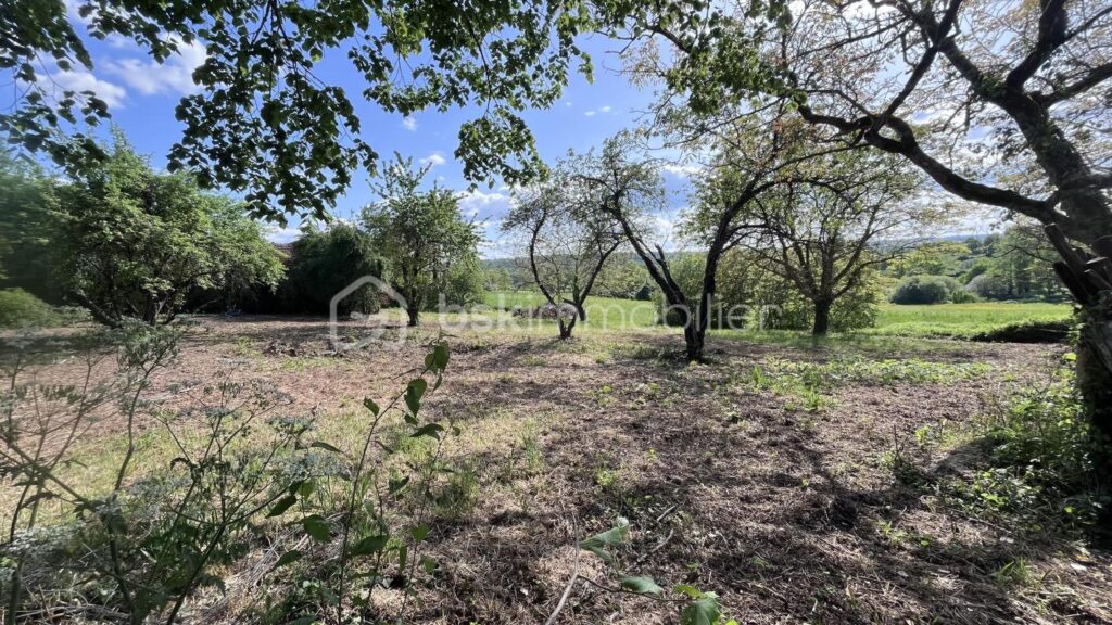 Terrain offrant : Vue dégagée, Calme et Tranquillité – NR pièces – NR chambres – 1860 m²
