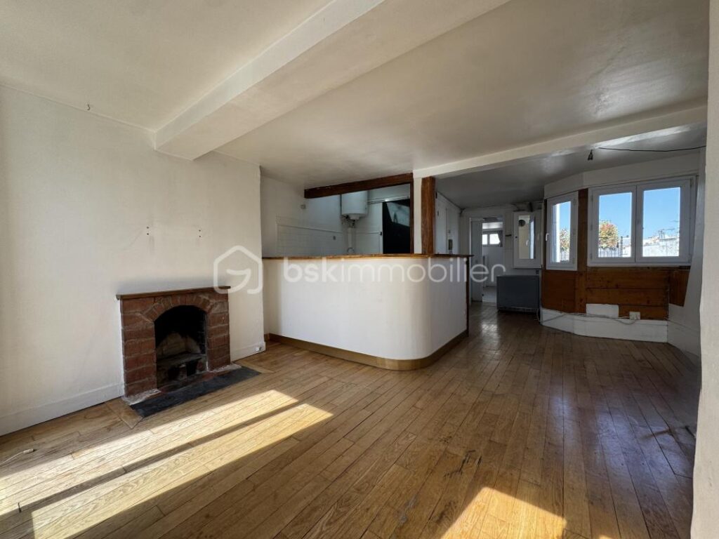 RARE – Rue Saint-Honoré- T2 39 m2 + terrasse – 2 pièces – 1 chambre – 50 m²