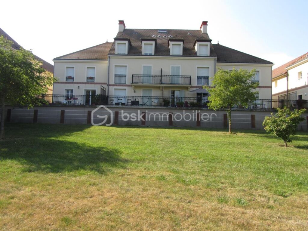COUP DE CŒUR – DUPLEX DERNIER ÉTAGE – CENTRE MAGNY-LE-HONGRE – VUE PARC + PARKING – 3 pièces – 2 chambres – 61 m²