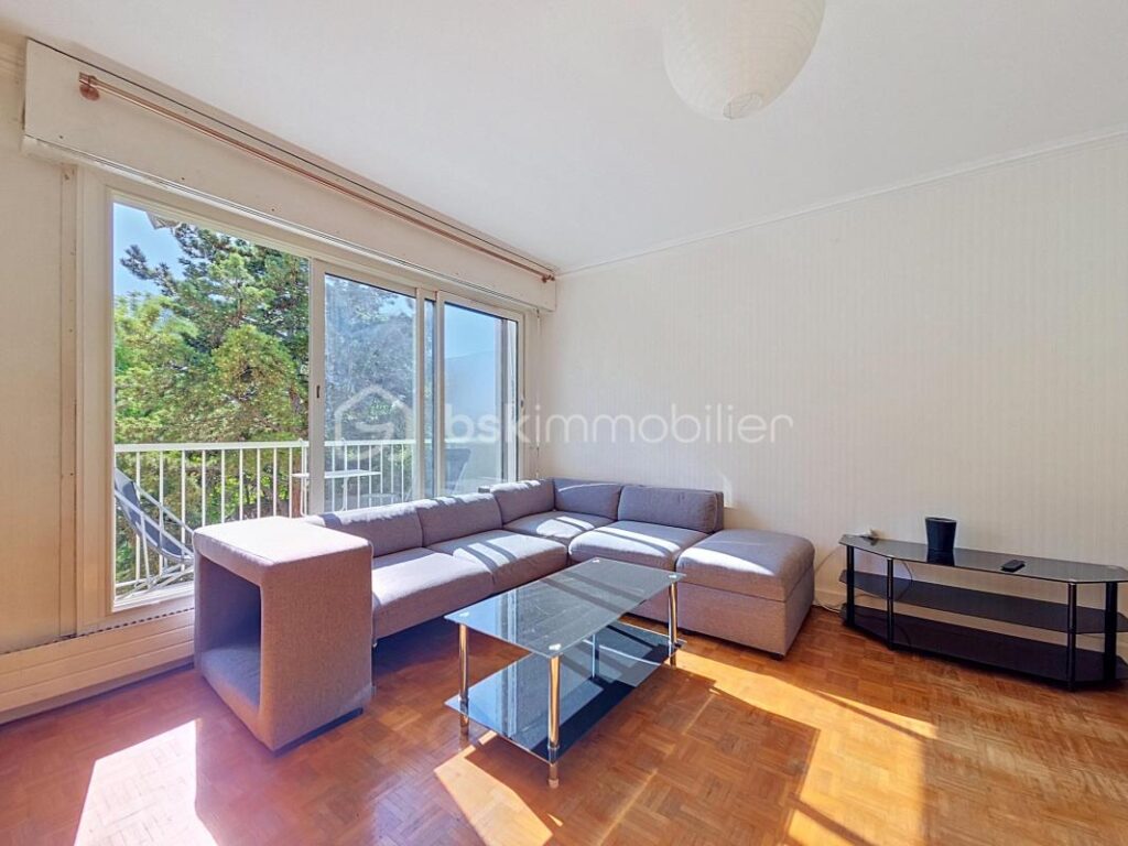 RUEIL-MALMAISON – Résidence du Bois Préau – Studio dernier étage vue arborée avec balcon, parking et cave – 1 pièce – NR chambres – 26 m²