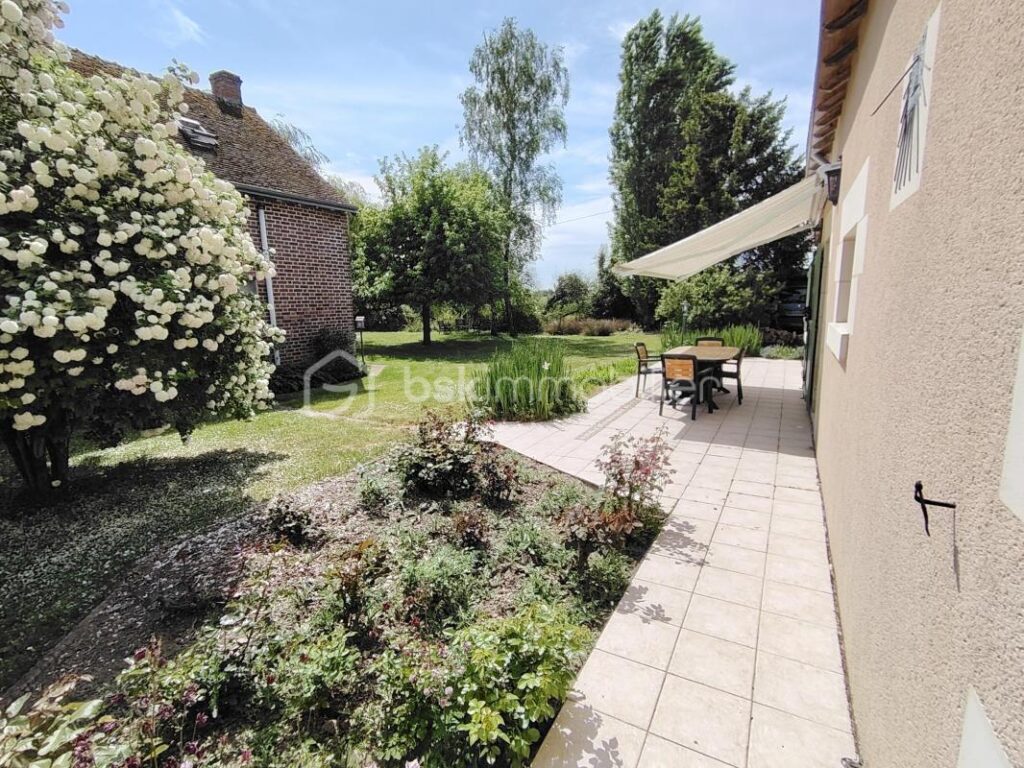 longère 6 pièces 139 m² et gite 56 m² 4 pièces – 6 pièces – 4 chambres – 196 m²