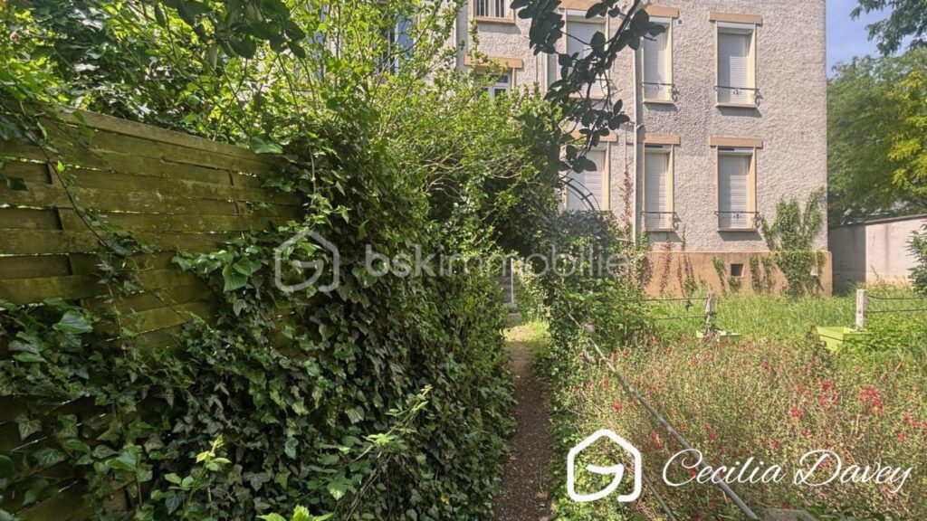 *** Nouveauté : Superbe Appartement très lumineux , refait entièrement à neuf, situé au cœur d&rsquo;un secteur recherché de la ville de Sens*** – 3 pièces – 2 chambres – 52 m²