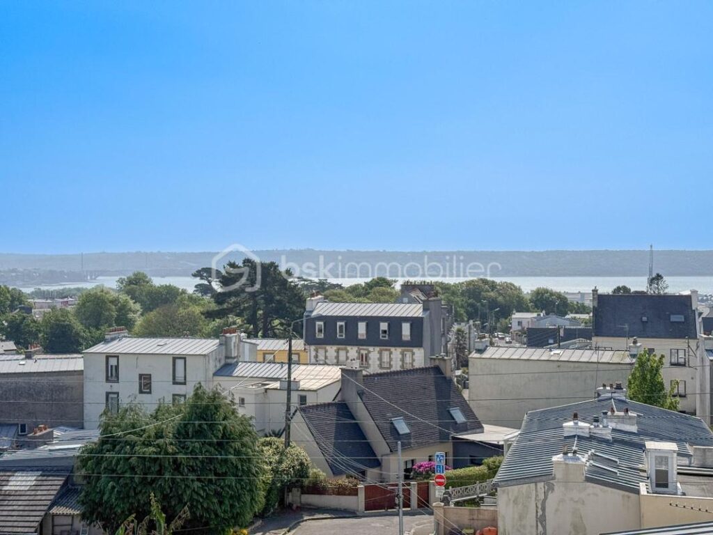 Quartier Saint-Marc : appartement lumineux avec une magnifique vue sur la rade – 3 pièces – 2 chambres – 74 m²