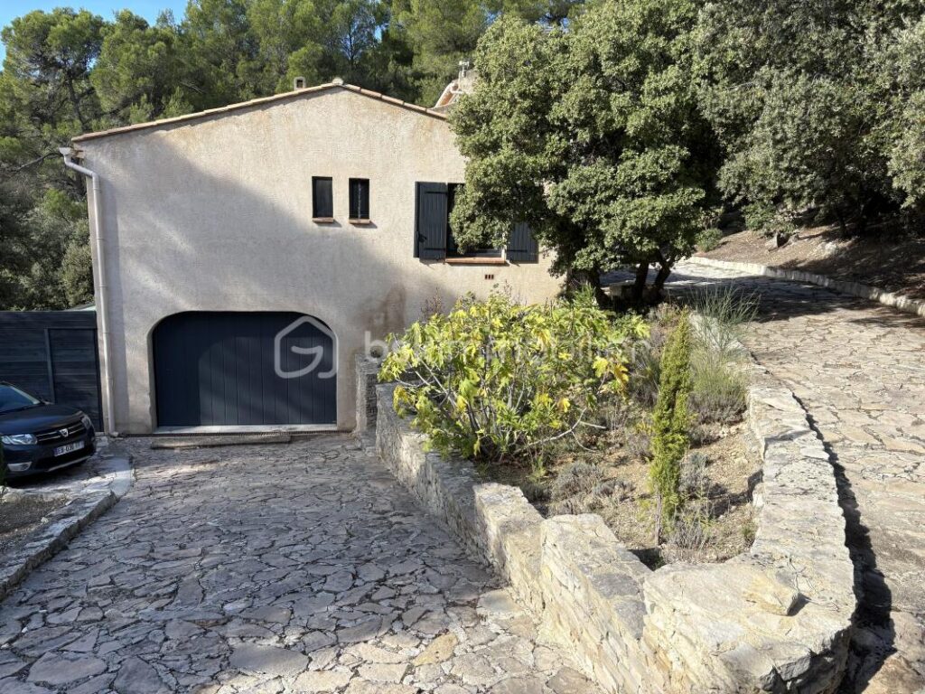 Maison avec 4 chambres sur 1650 m² de terrain – 5 pièces – 4 chambres – 170 m²