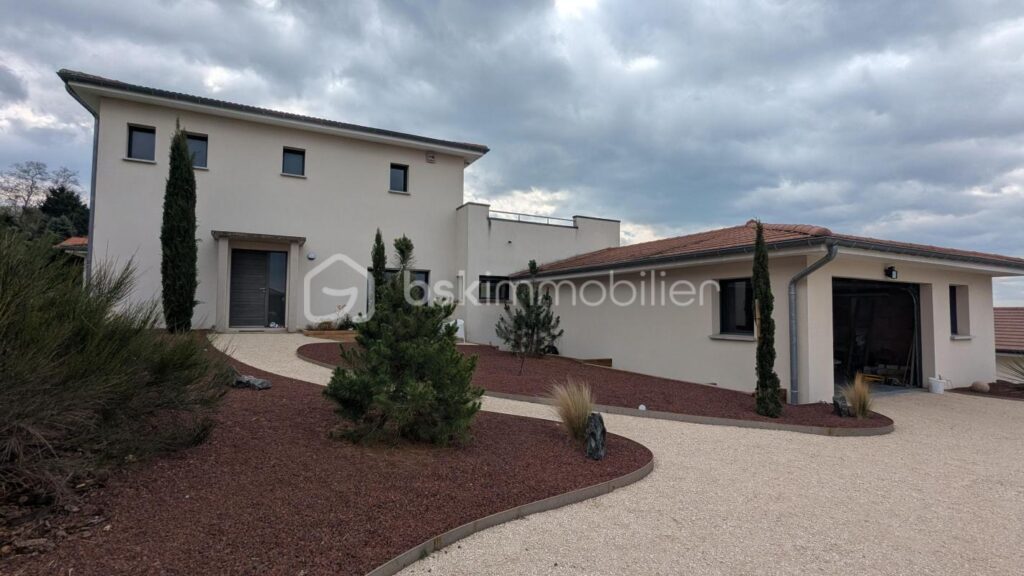 VILLA D&rsquo;ARCHITECTE – 6 pièces – 4 chambres – 163 m²