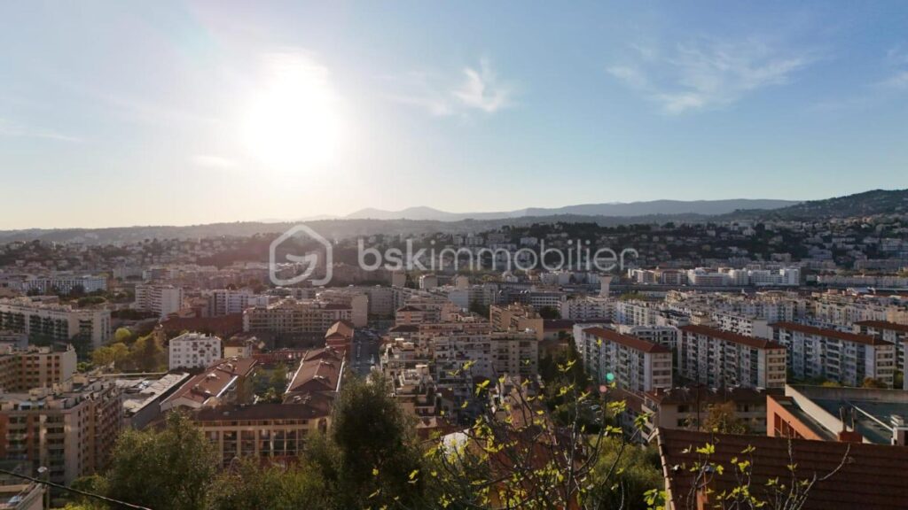 4 PIÈCES – VUE MER – ENVIRONNEMENT CALME – RÉSIDENCE RECENTE – 4 pièces – 3 chambres – 105 m²