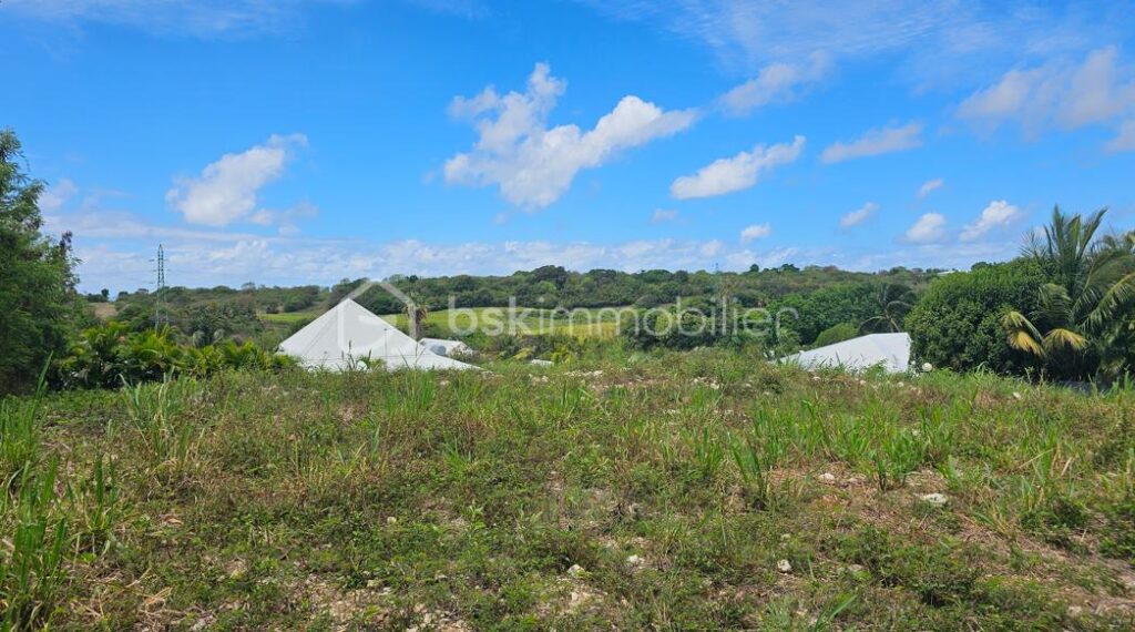 Terrain 588 m2 Le Helleux – NR pièces – NR chambres – 588 m²