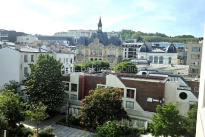 À VENDRE – Appartement 3 pièces avec balcon, parking et cave – Résidence sécurisée avec services – 3 pièces – 2 chambres – 67 m²