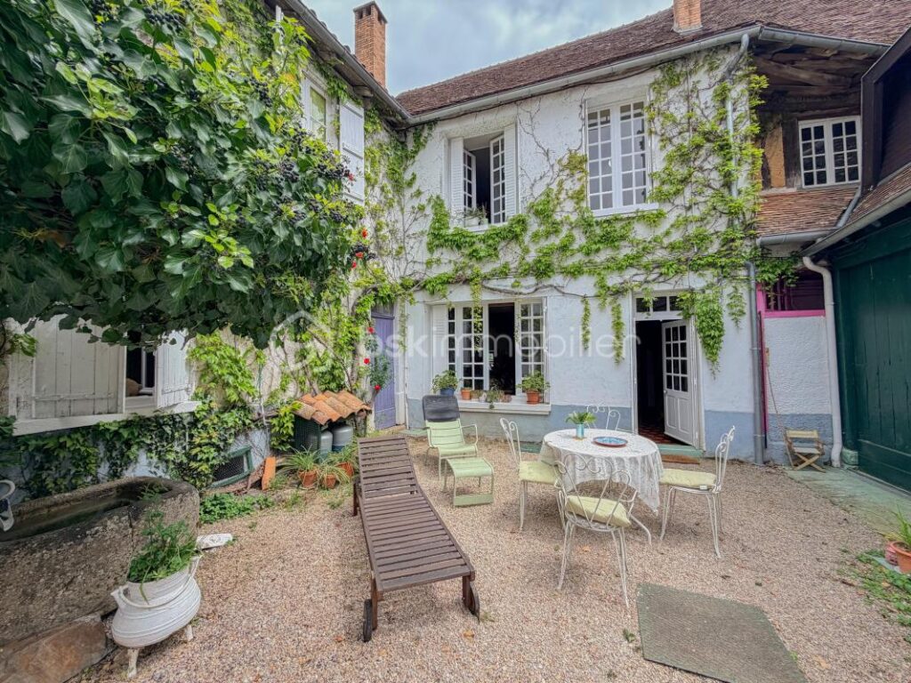 La Boule d’Or – Demeure historique XIVe siècle – 372 m² – Parc 5 500 m² – Saint-Germain-les-Belles – 12 pièces – 7 chambres – 375 m²