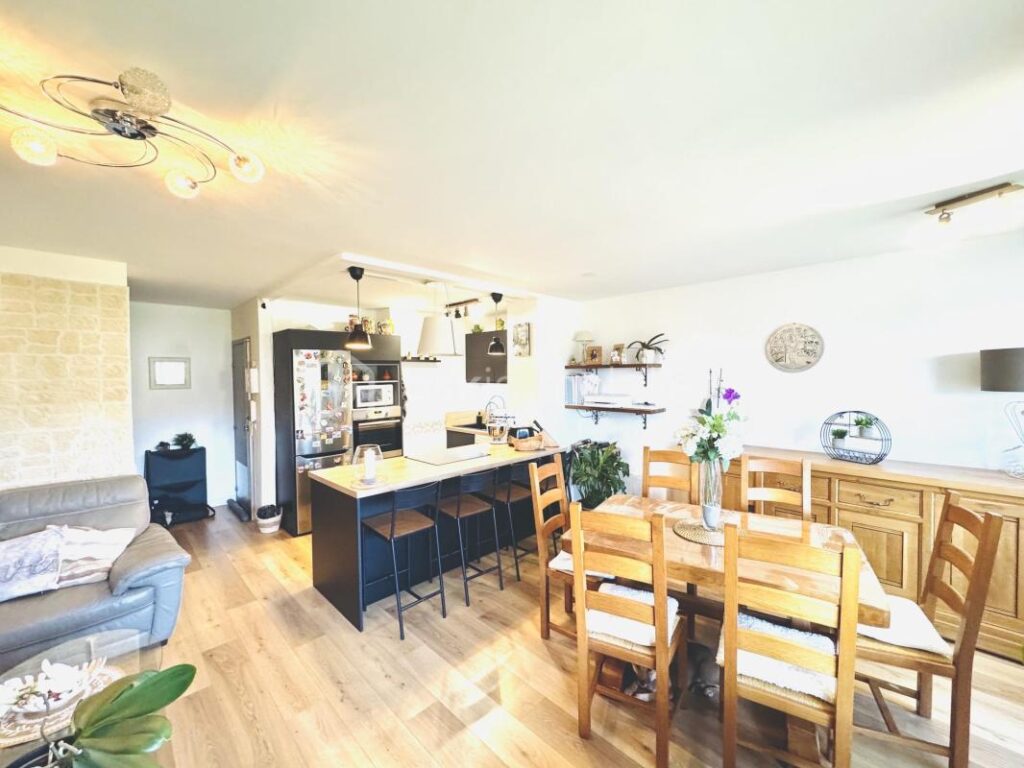 Appartement T4 de 78 m2 avec place de parking – Marseille 12 e – 4 pièces – 3 chambres – 77 m²