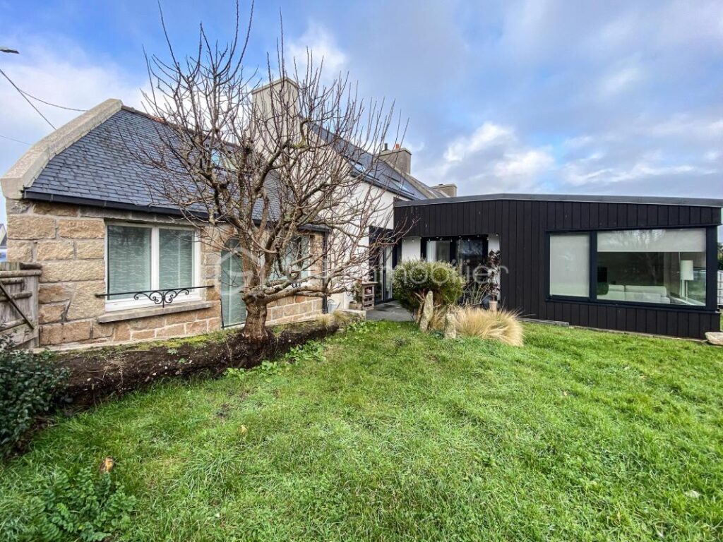 A 100 mètres des plages de Portsall – 5 pièces – 3 chambres – 121 m²