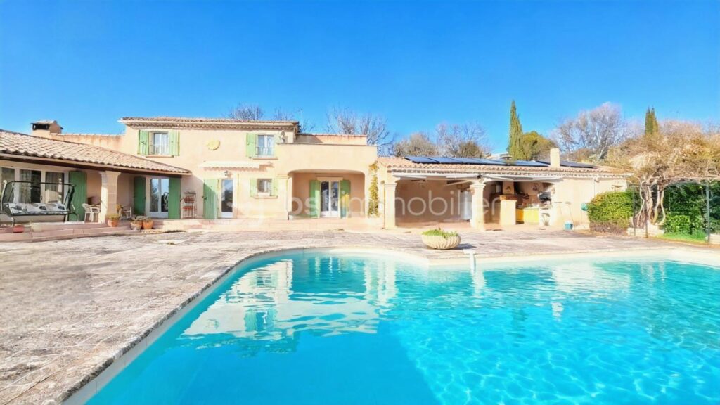 Lauris – Propriété de caractère avec vue panoramique au pied du Luberon – 8 pièces – 5 chambres – 150 m²