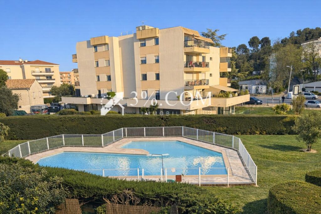 3 pièces traversant avec terrasses, piscine, parking privati – 3 pièces – 2 chambres – 67 m²