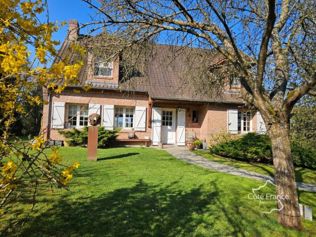 Villa dans un parc paysagé – 7 pièces – 5 chambres – 180 m²