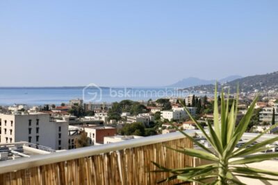3 P, 72 M² – VUE MER PANORAMIQUE – 8ÈME ÉTAGE – ROI SOLEIL ANTIBES – 3 pièces – 2 chambres – 71 m²