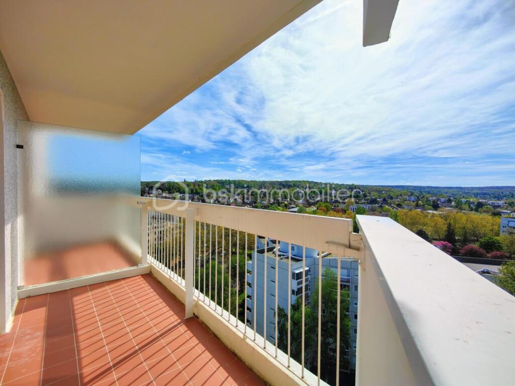 Bel appartement 3 chambres av 2 grands balcon cave 2 pl parking – 5 pièces – 3 chambres – 96 m²