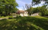 Maison 230 m² 3 appartements , 1 T4, 1 T2, 1 studio sur 3500 m² de terrain – 8 pièces – 5 chambres – 250 m²