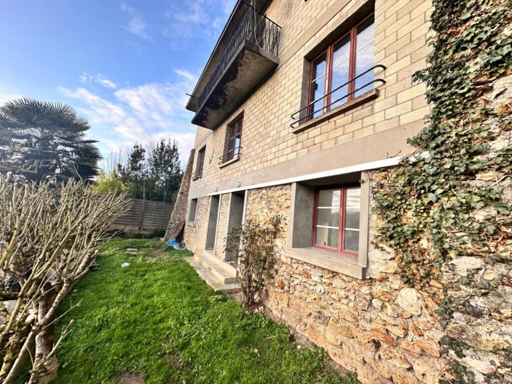 Vente 5 studios T1 et 2 T2 – Centre ville Buc – Vue vallée – 1 pièce – 1 chambre – 27 m²