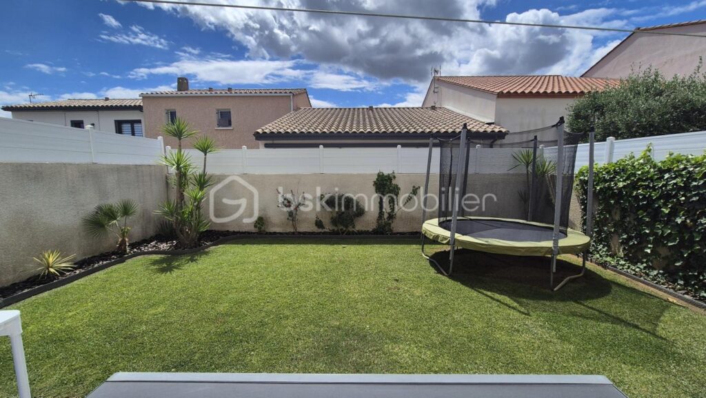 A VENDRE VILLA DEUX FACES TRAVERSANTE DE 94M² SUR TERRAIN DE 214M² A LATOUR BAS ELNE – TROIS CHAMBRES – DEUX PIECES D EAU – DEUX TOILETTES – GARAGE TRAVERSANT – 5 pièces – 3 chambres – 87 m²