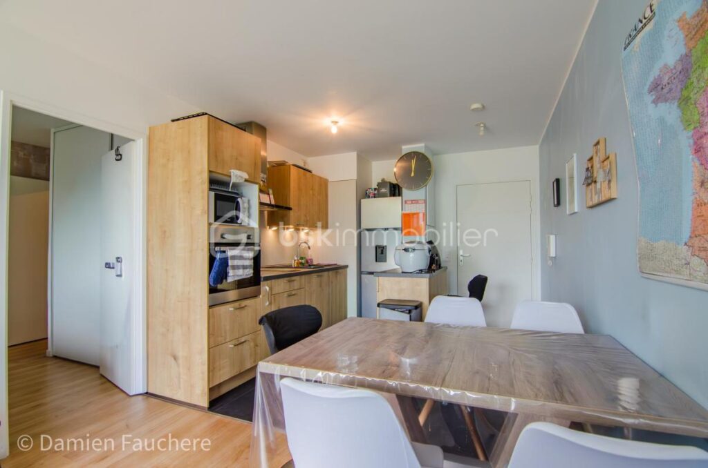 Appartement F2 lumineux – 2014 – Dernier étage avec balcon et parking sécurisé – 2 pièces – 1 chambre – 41 m²