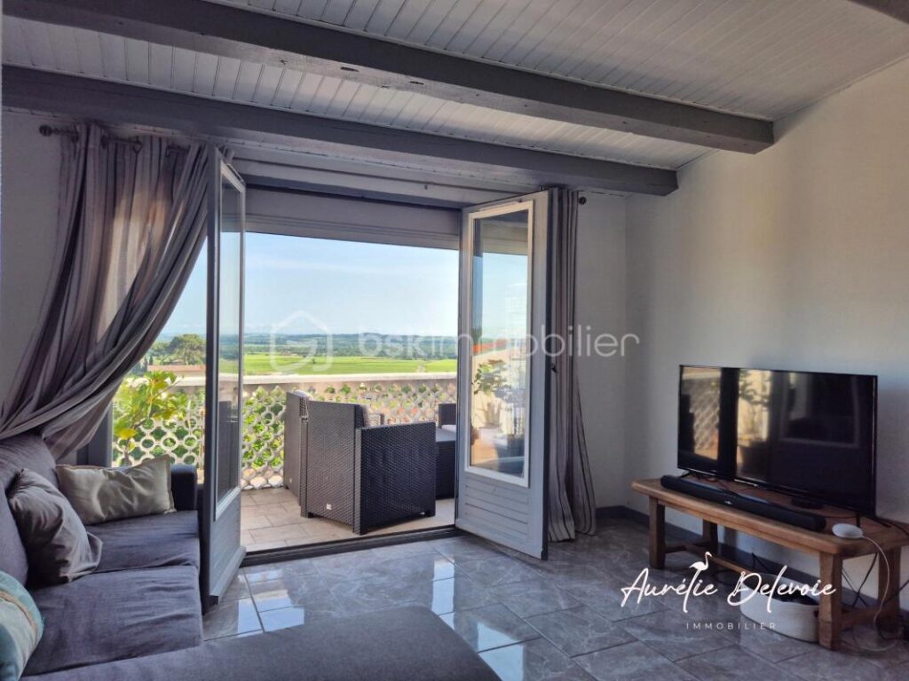 Maison de village avec terrasse de toit et vue – Murviel lès Béziers – 3 pièces – 2 chambres – 83 m²
