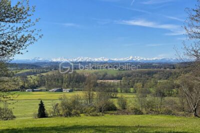 Maison de campagne à rénover – Vue Pyrénées – Fort potentiel – 4 pièces – 3 chambres – 84 m²