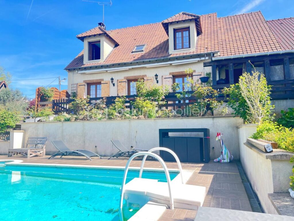 Maison familiale 129 m² – Longjumeau (proche Ballainvilliers et Morangis) – avec piscine – 6 pièces – 4 chambres – 129 m²