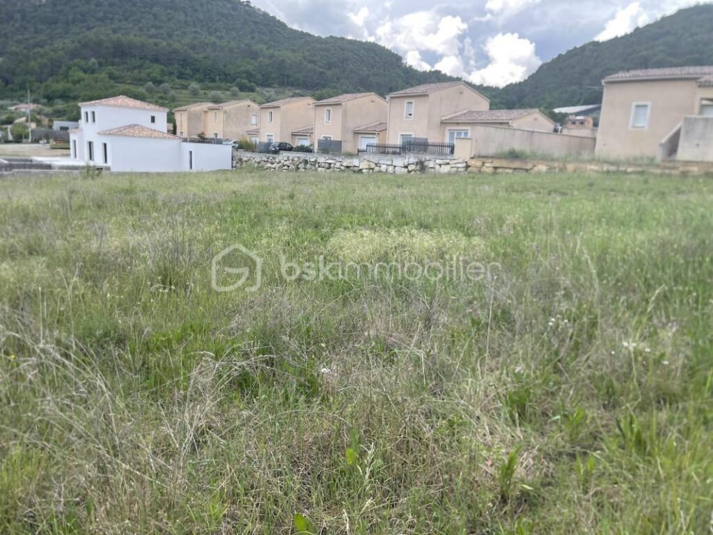 EXCEPTIONNEL TERRAIN À BÂTIR À PIERRELONGUE – NR pièces – NR chambres – 1770 m²