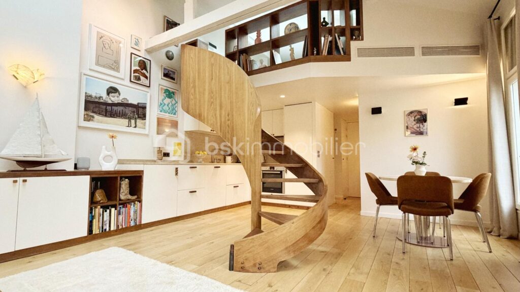 VOLUMES et LUMIÈRE au dernier étage du marais – 2 pièces – 1 chambre – 50 m²