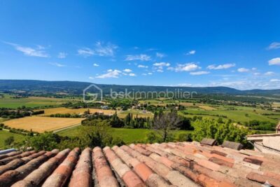 🏡 **Maison de village pleine de charme au cœur de Sault – 156 m² env. avec fort potentiel !** 🏡 – 6 pièces – 5 chambres – 156 m²