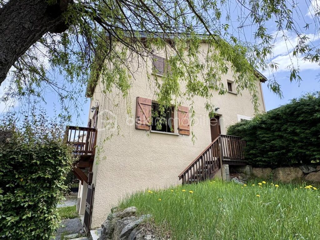 EXCLUSIVITÉ – Chalet avec jardin, grand garage et mezzanine – Saillagouse(66) – 3 pièces – 2 chambres – 51 m²