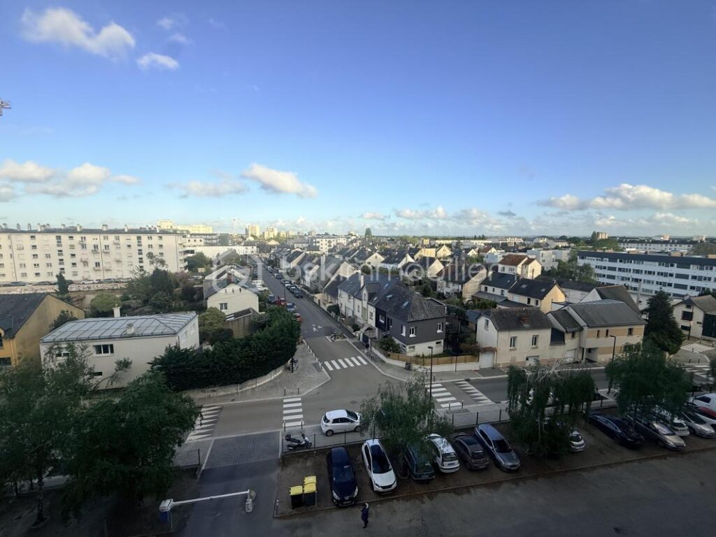 ✨ Vue imprenable – 8ème étage – Fort potentiel à deux pas de Rennes ✨ – 4 pièces – 3 chambres – 65 m²