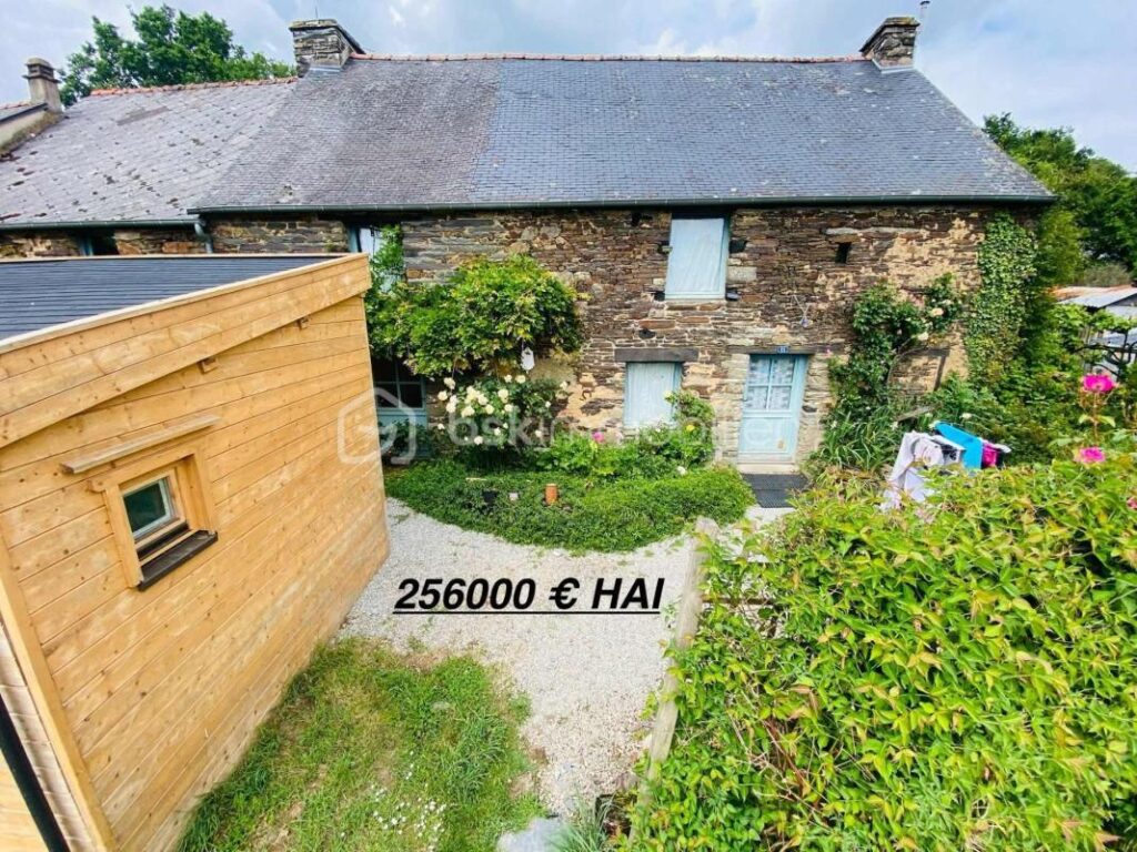 Maison de Village de 187 M² (Loyat 56800) – 7 pièces – 5 chambres – 187 m²