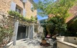 EGUILLES : Maison de ville 5 pièces avec cour – 5 pièces – 4 chambres – 100 m²