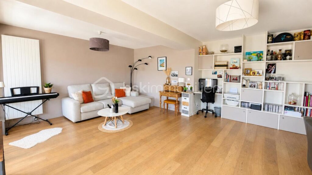 3 pièces vue dégagée cave et parking – 3 pièces – 2 chambres – 74 m²
