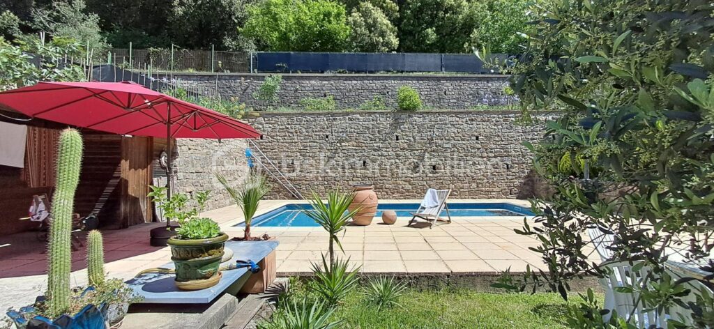 Elégante demeure de charme, aux pieds ces Cévennes, avec piscine et vue dégagée – 7 pièces – 6 chambres – 230 m²