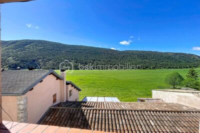 Maison de village traversante avec vue sur la Plaine – Caille (06750) – 4 pièces – 2 chambres – 63 m²