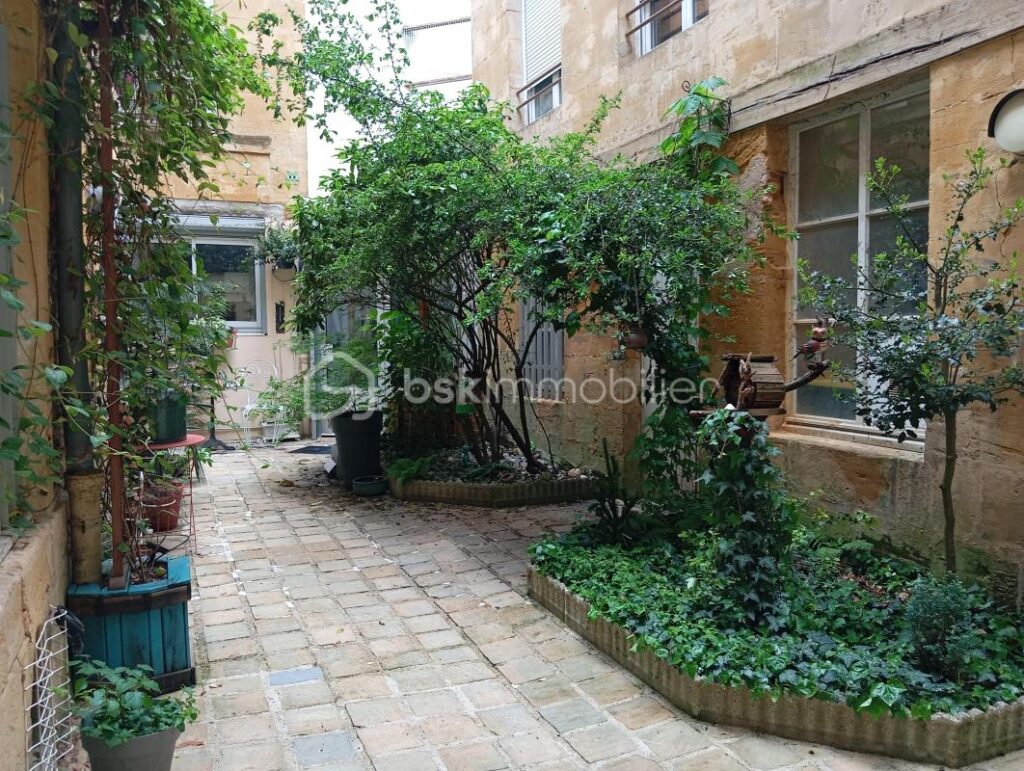 HYPER CENTRE – APPARTEMENT EN DUPLEX – 2 pièces – 1 chambre – 49 m²