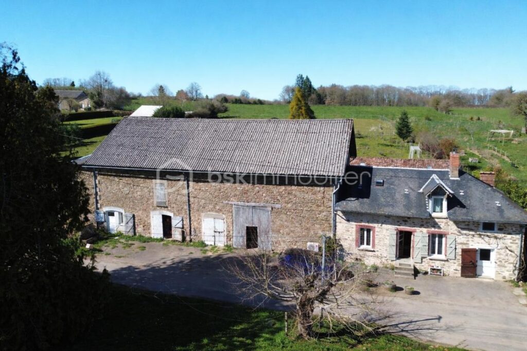 Ensemble Immobilier de 97 m² – 5 pièces – 2 chambres – 97 m²