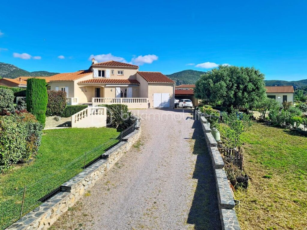 VILLA 4 FACES – VUE SUR LE CANIGOU – 4 CHAMBRES – PISCINE – GARAGE – 6 pièces – 4 chambres – 155 m²
