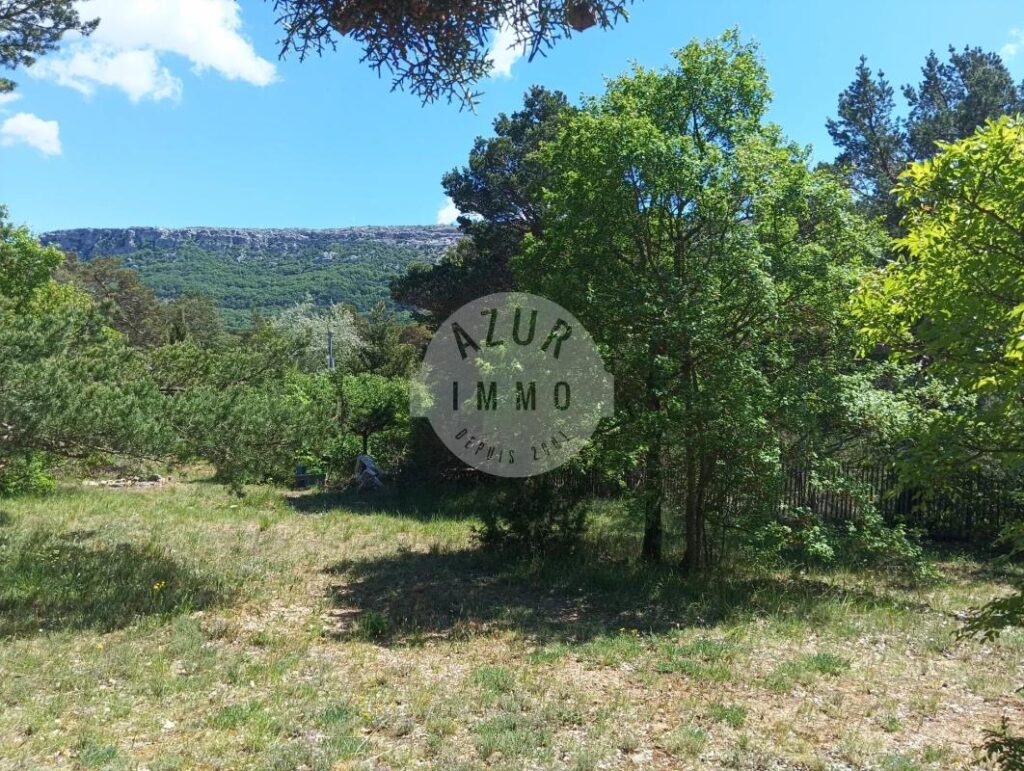 SUPERBE TERRAIN CONSTRUCTIBLE 1000 m² , HORS LOTISSEMENT – NR pièces – NR chambres – 1000 m²