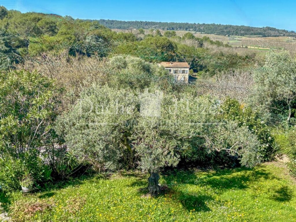 Villa – 8 pièces – 5 chambres – 145 m²