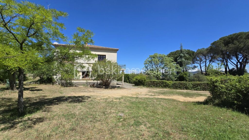 Grande maison divisée en deux logements ou logement + activité pro – 7 pièces – 6 chambres – 187 m²