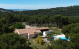 Rare à la vente – Maison de plain-pied avec vue dominante et cadre naturel unique – 6 pièces – 5 chambres – 155 m²