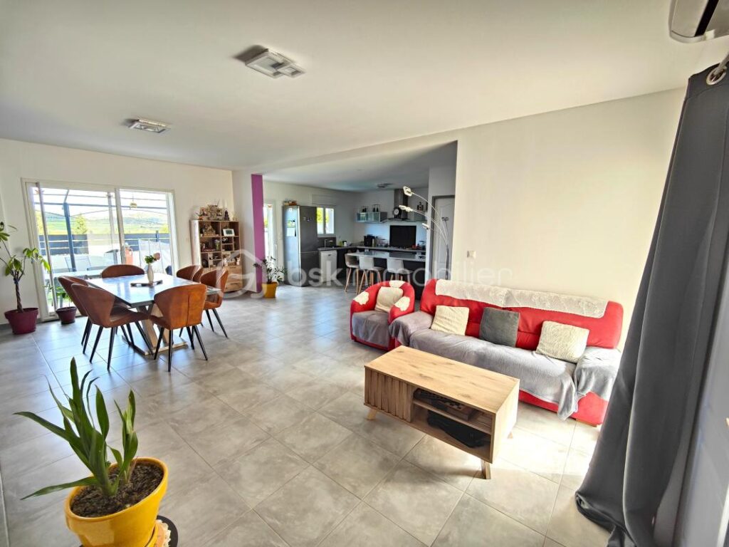 MONTREDON DES CORBIÈRES – VILLA R+1 – 120m² habitable – 3 CHAMBRES – DRESSING – CLIMATISATION RÉVERSIBLE – GARAGE – PISCINE EN DUR – VUE EXCEPTIONNELLE – 4 pièces – 3 chambres – 120 m²