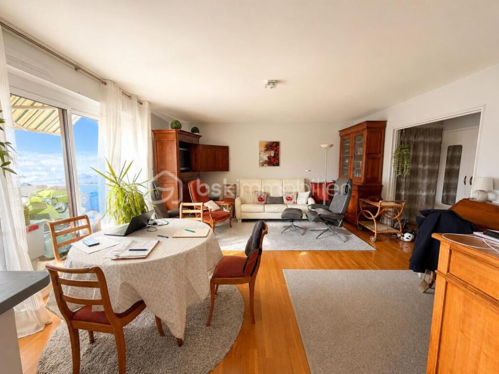 Appartement T5 lumineux avec balcon, vue dégagée, cave et double stationnement – 5 pièces – 3 chambres – 89 m²