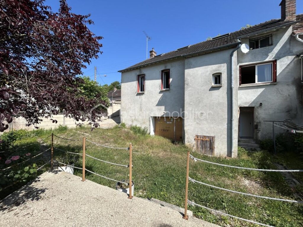 Maison de 130m2 – 3 chambres – Jardin avec vu sur l&rsquo;Yonne – 7 pièces – 3 chambres – 130 m²