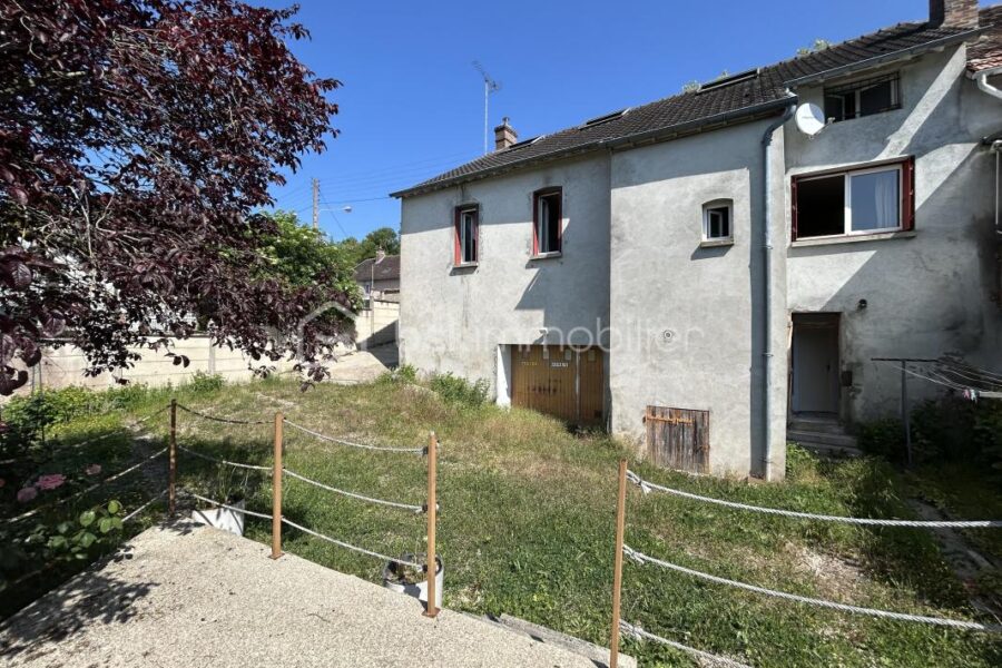 Maison à vendre à Laroche saint cydroine